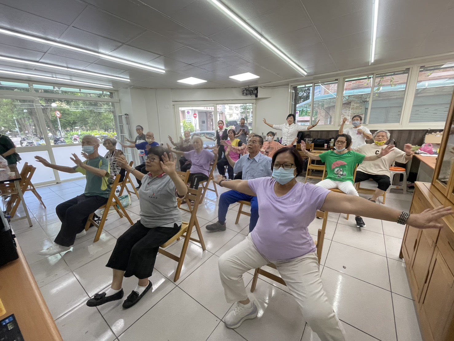 三重區福安里親德社區關懷據點在試營運期間 即吸引附近許多長輩前往參加活動